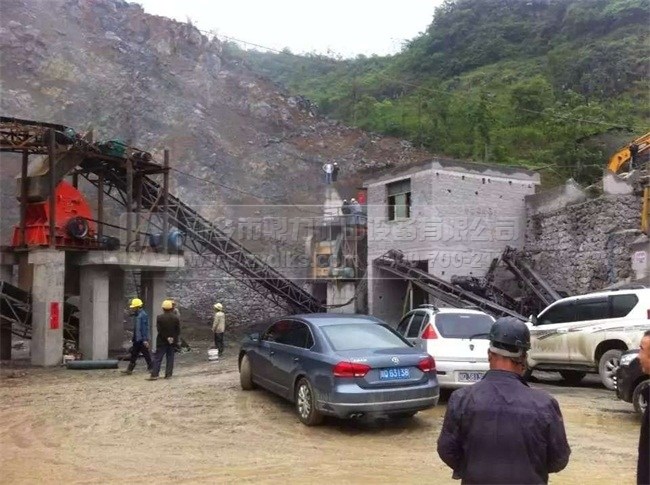 �r(sh��)�a(ch��n)300��ʯ��ʯ���a(ch��n)���͑�����